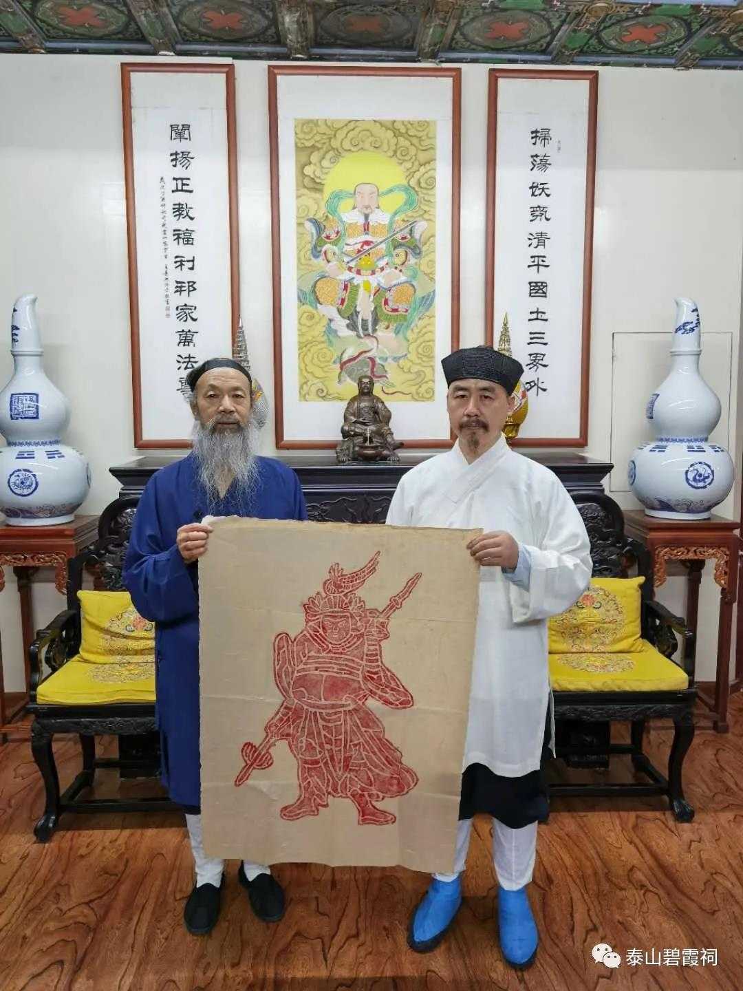 首届中国道家书画艺术展在武当山琼台中观中观举办巡展